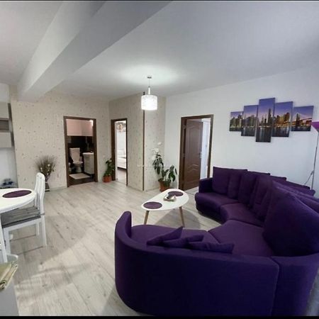 Deny'S Apartament Гура Хуморулуй Екстериор снимка