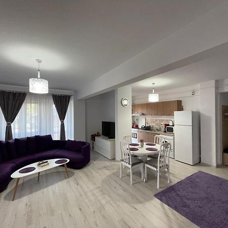 Deny'S Apartament Гура Хуморулуй Екстериор снимка