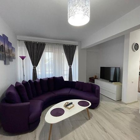Deny'S Apartament Гура Хуморулуй Екстериор снимка