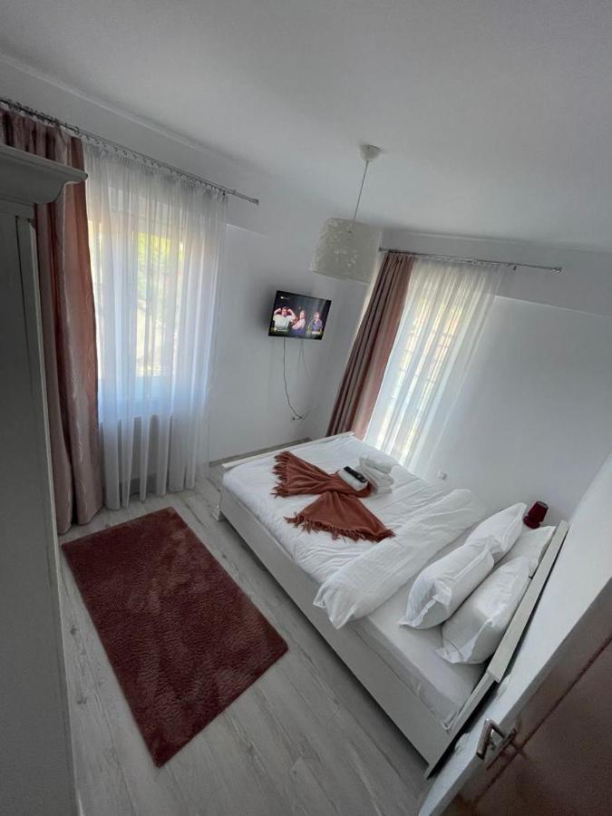 Deny'S Apartament Гура Хуморулуй Екстериор снимка