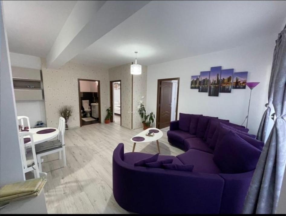 Deny'S Apartament Гура Хуморулуй Екстериор снимка