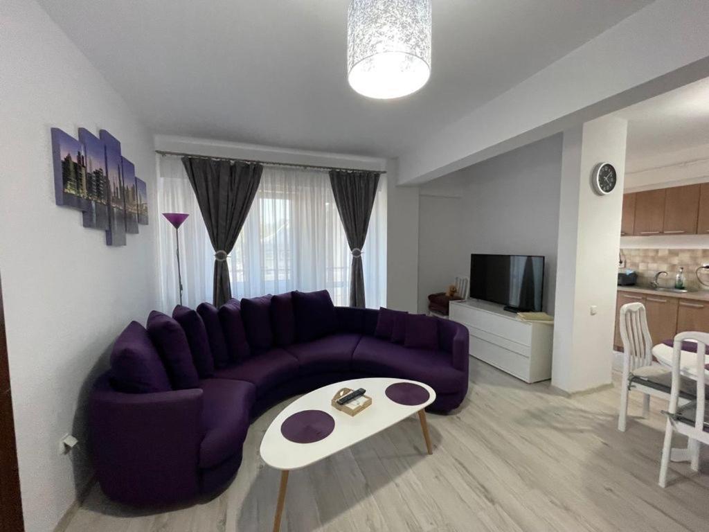 Deny'S Apartament Гура Хуморулуй Екстериор снимка