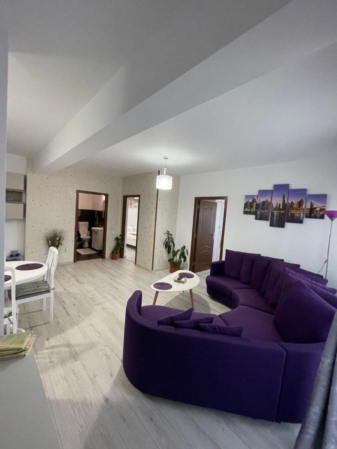 Deny'S Apartament Гура Хуморулуй Екстериор снимка