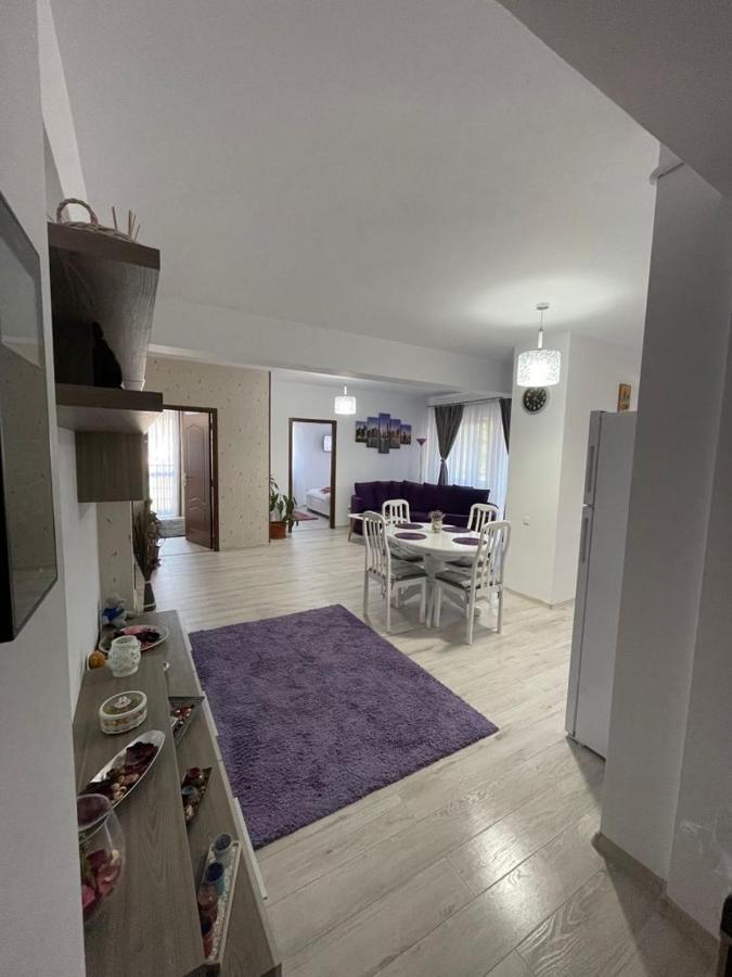 Deny'S Apartament Гура Хуморулуй Екстериор снимка