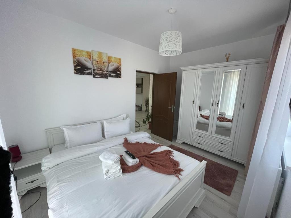 Deny'S Apartament Гура Хуморулуй Екстериор снимка